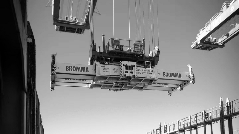 Bromma STS45E spreader 